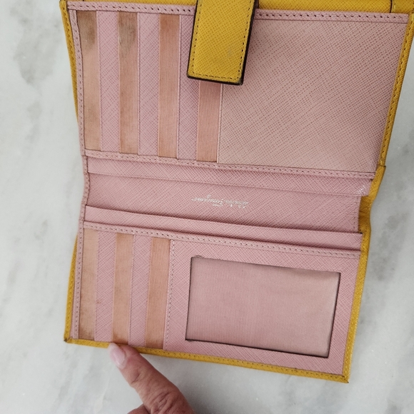 Salvatore Ferragamo Yellow Wallet On Chain - Picture 10 of 13